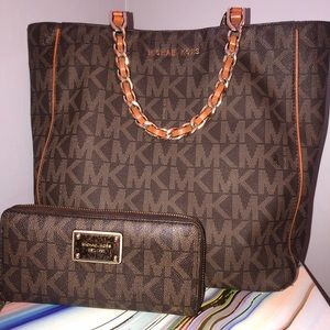 🤎🐻 Brown Micheal Kors Bag and Wallet Bundle